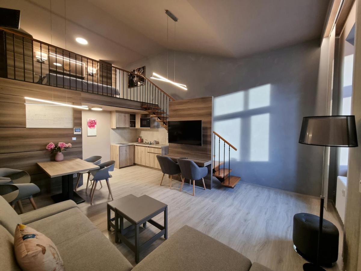 Apartmany Etenia กาดาญ ภายนอก รูปภาพ