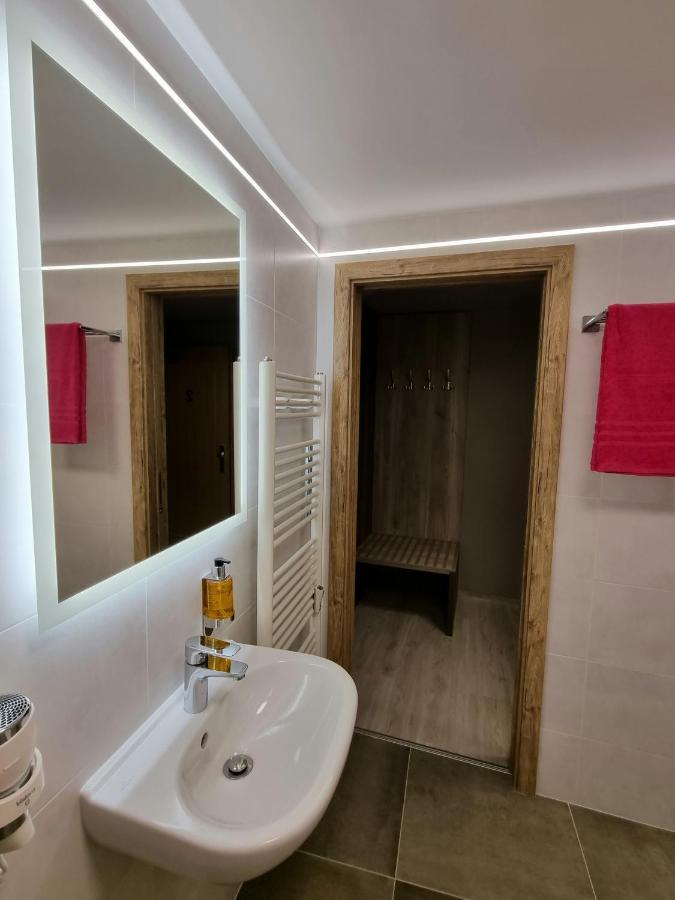 Apartmany Etenia กาดาญ ภายนอก รูปภาพ