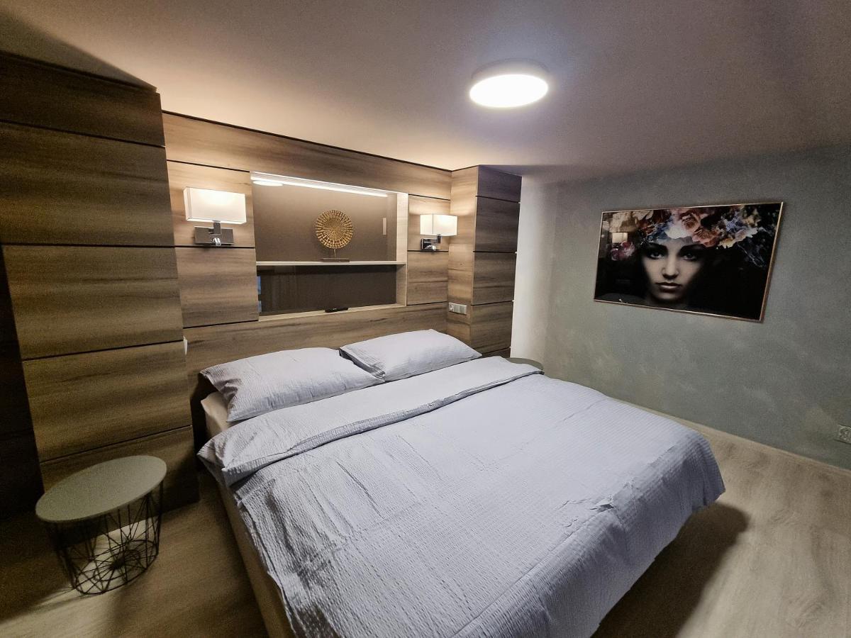 Apartmany Etenia กาดาญ ภายนอก รูปภาพ