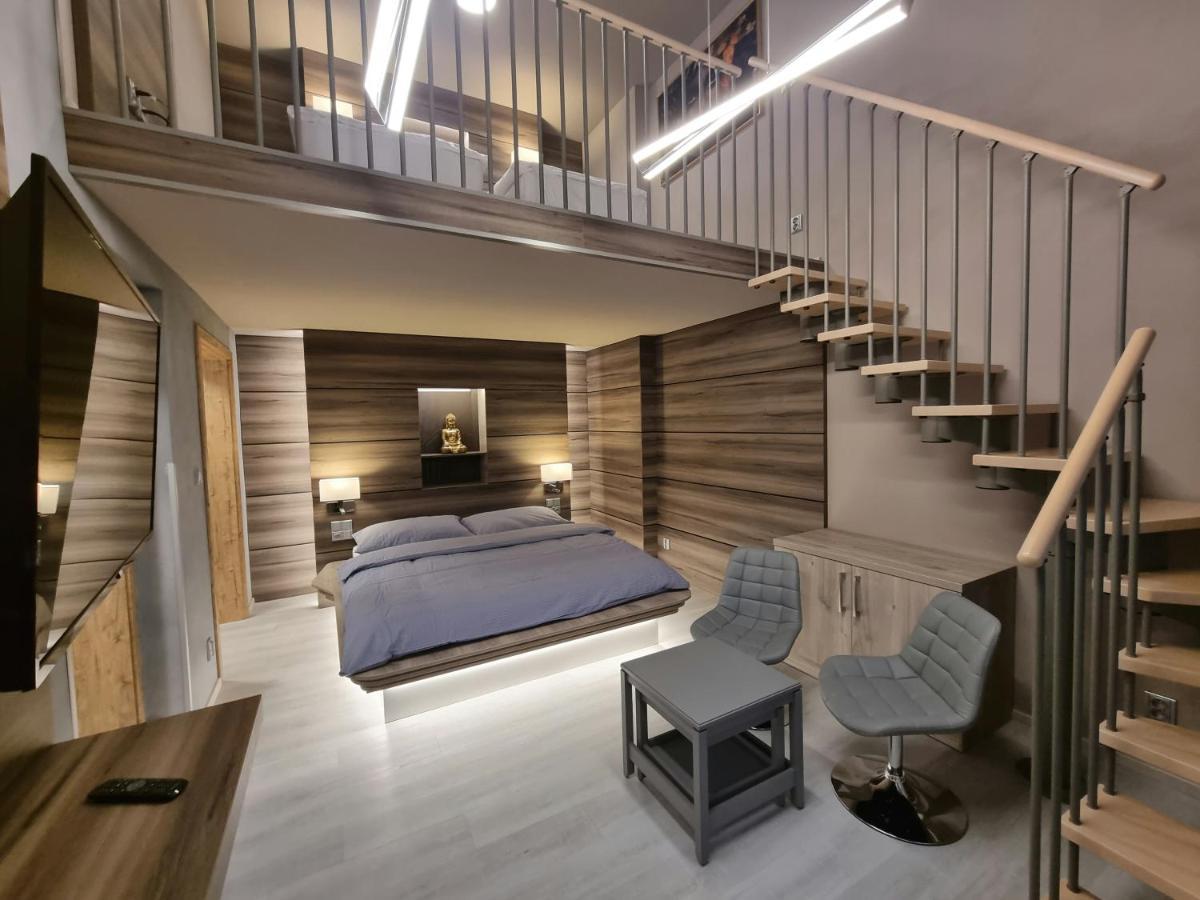 Apartmany Etenia กาดาญ ภายนอก รูปภาพ