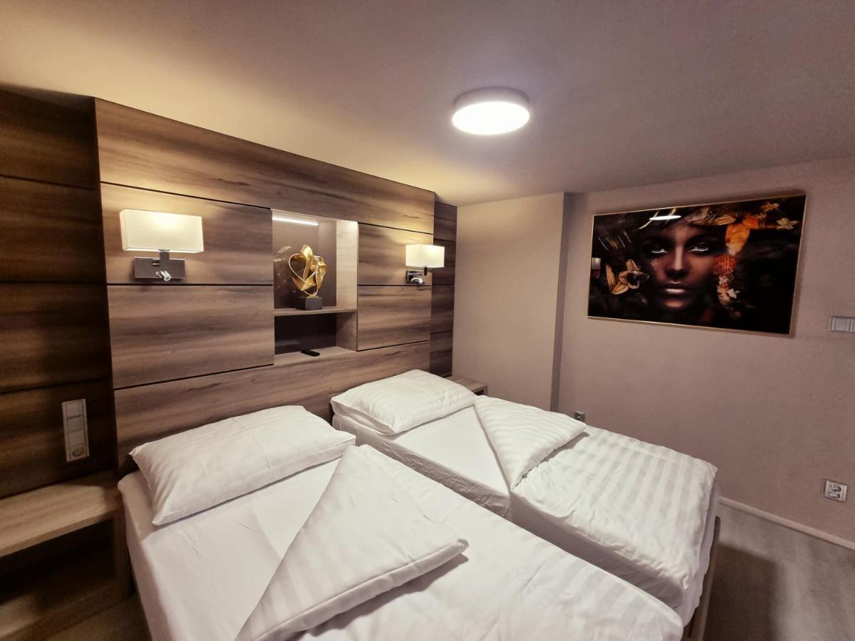 Apartmany Etenia กาดาญ ภายนอก รูปภาพ