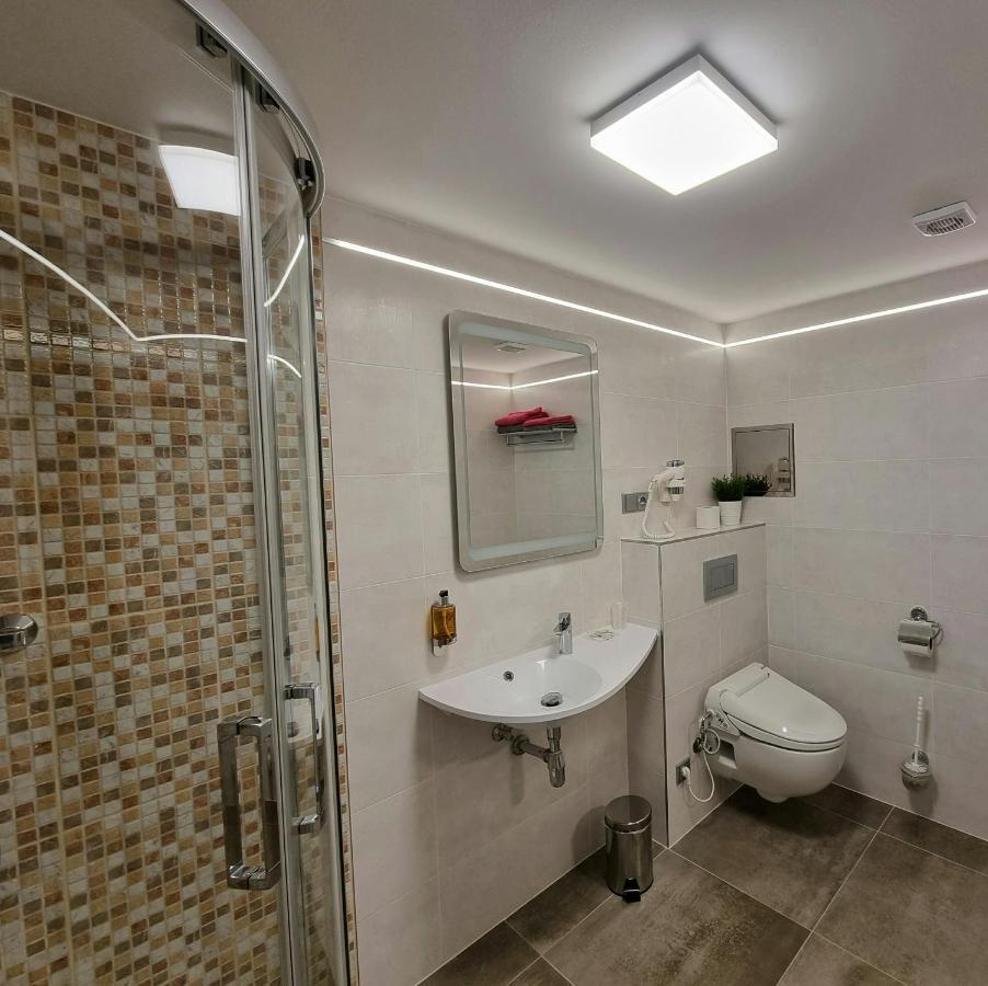 Apartmany Etenia กาดาญ ภายนอก รูปภาพ