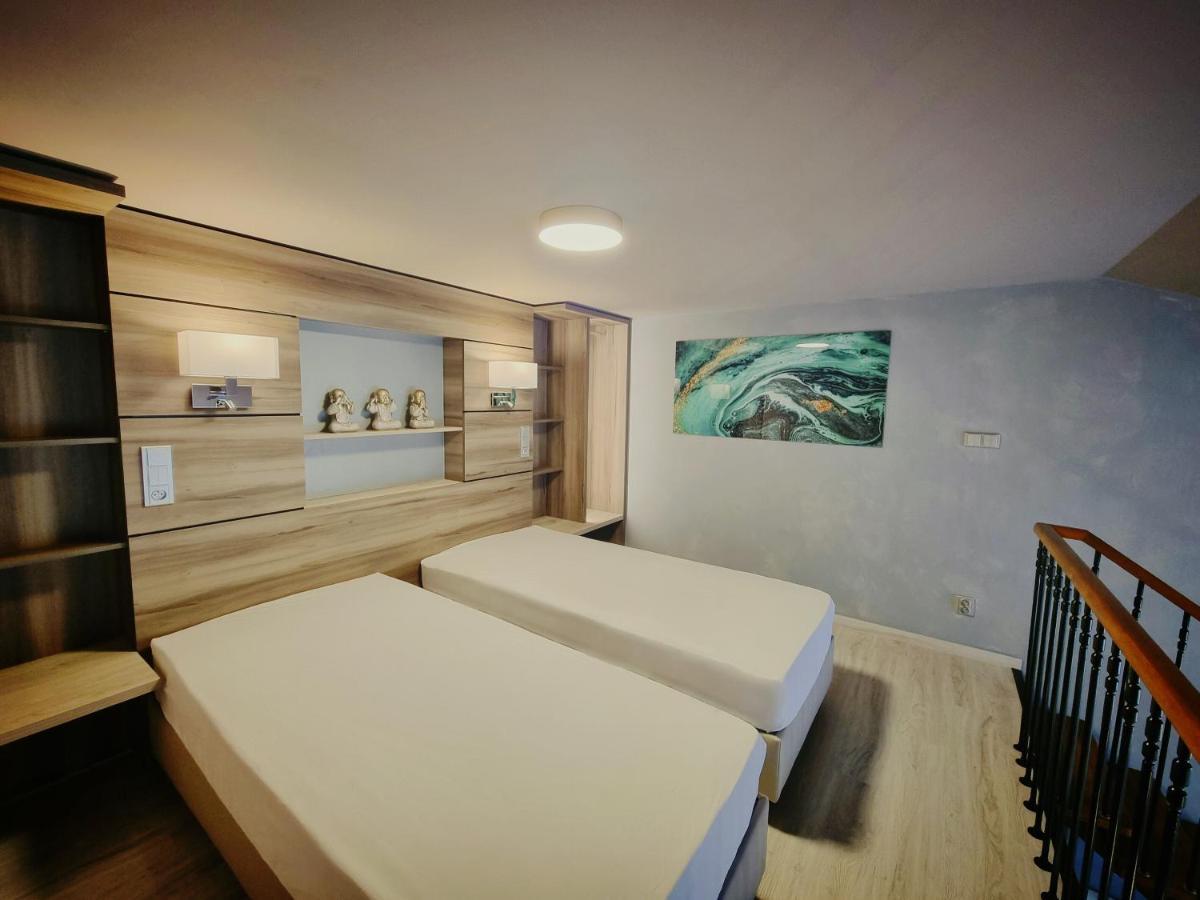 Apartmany Etenia กาดาญ ภายนอก รูปภาพ