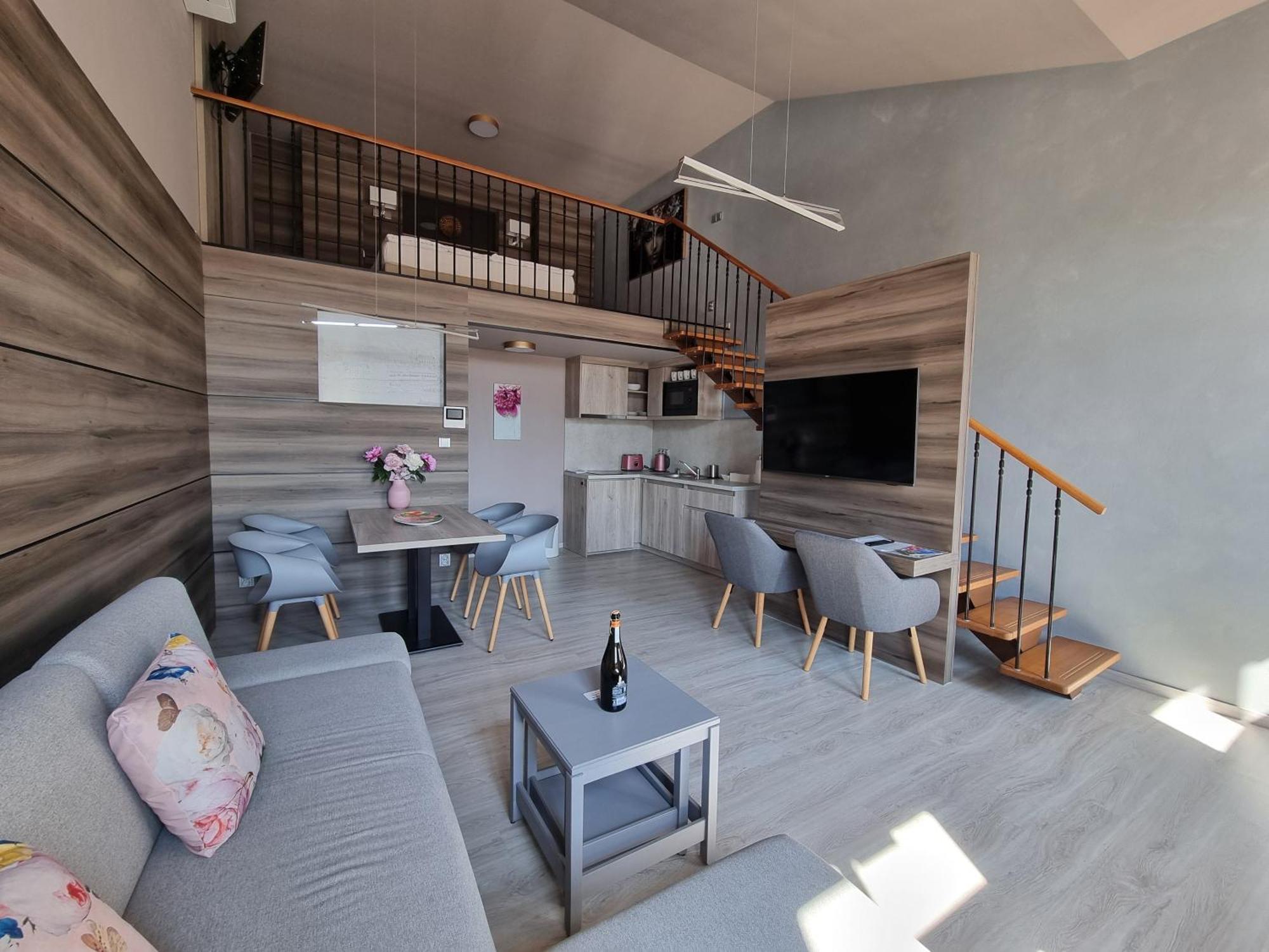 Apartmany Etenia กาดาญ ภายนอก รูปภาพ